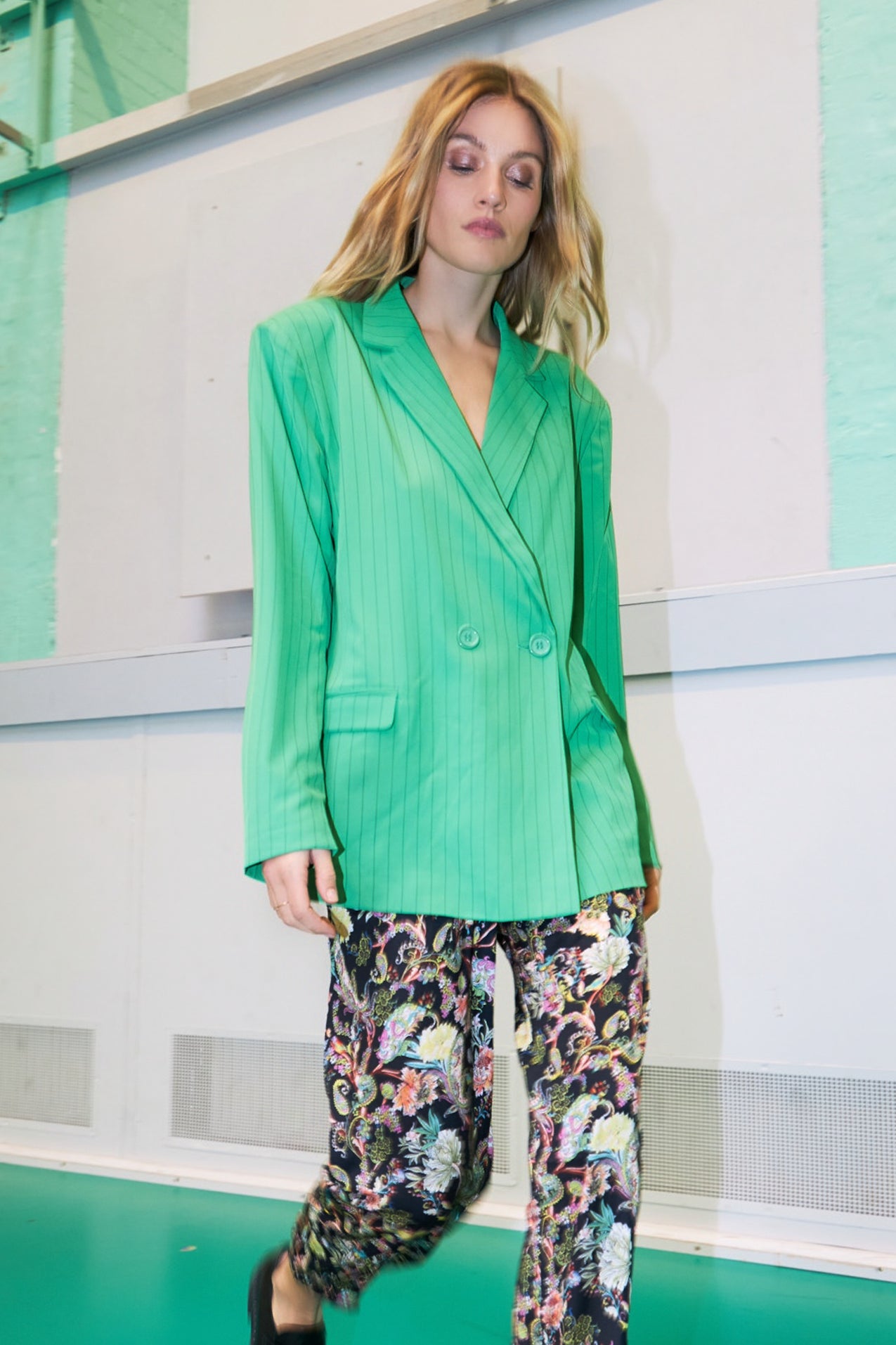 Jolie_Blazer-Jackets_Outerwear-22439_7007-40_Green-3_1300x