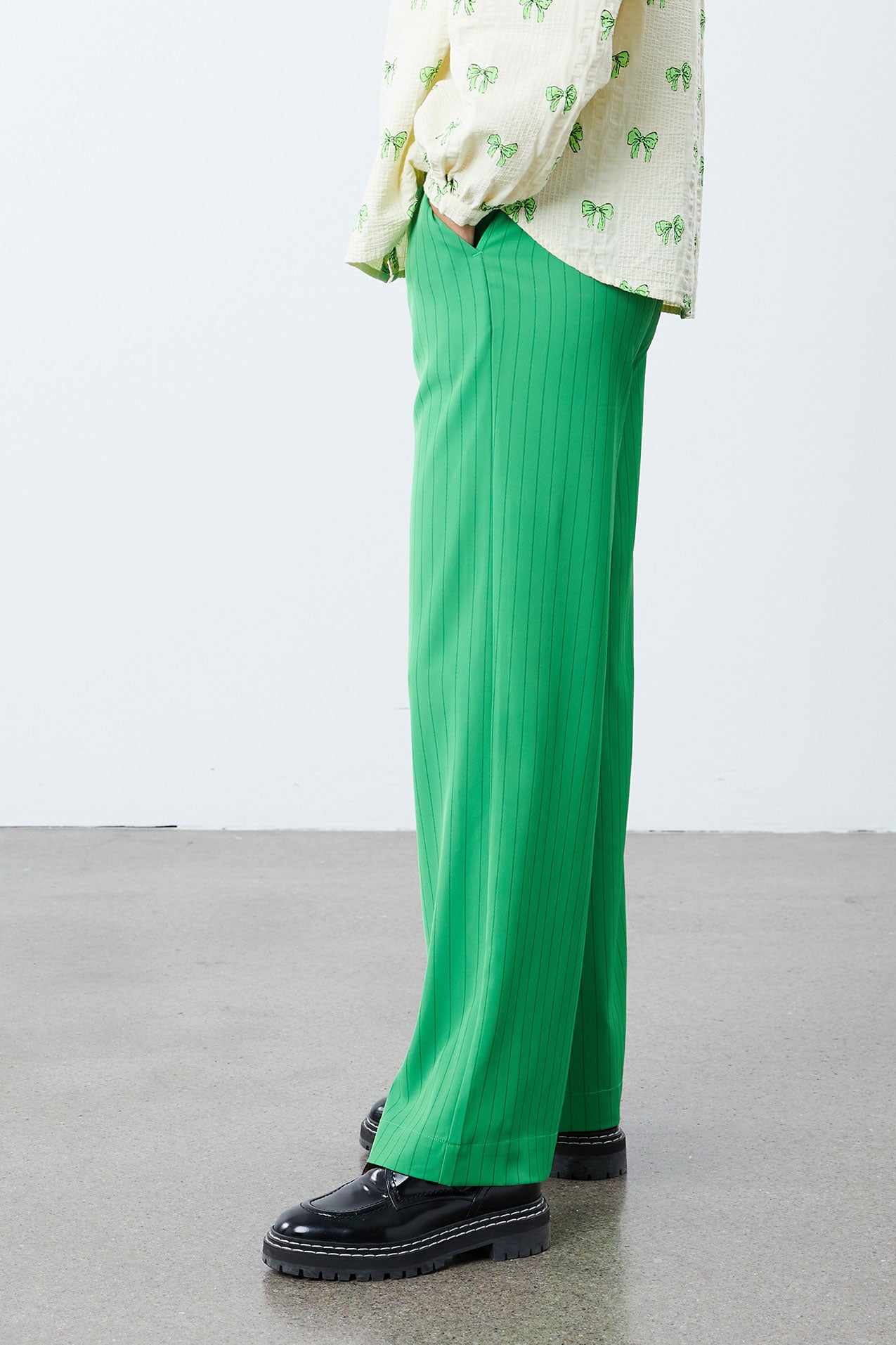 Leo_Pants-Pants_Shorts-22439_5014-40_Green-1_1300x