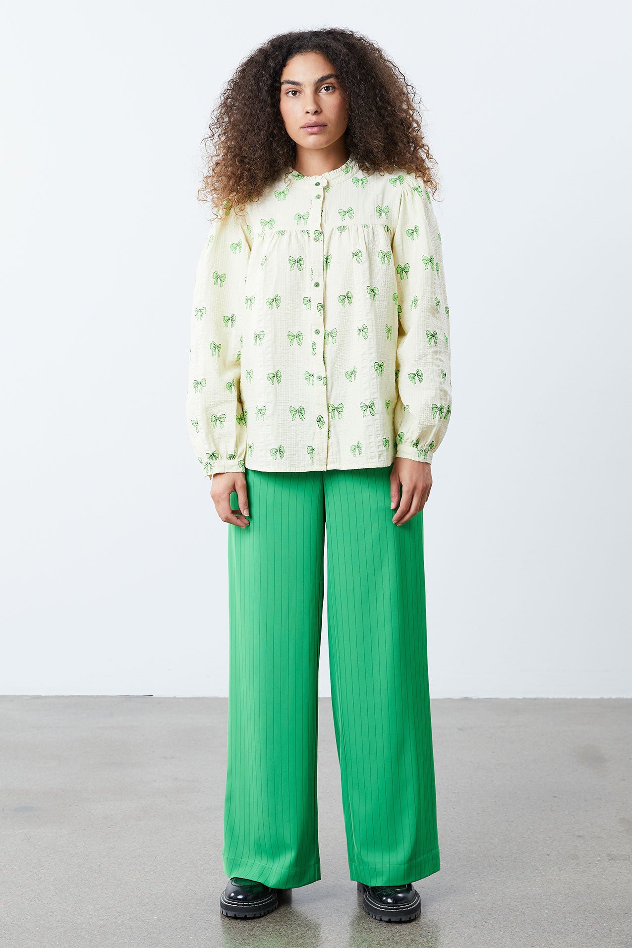 Leo_Pants-Pants_Shorts-22439_5014-40_Green-2_1300x