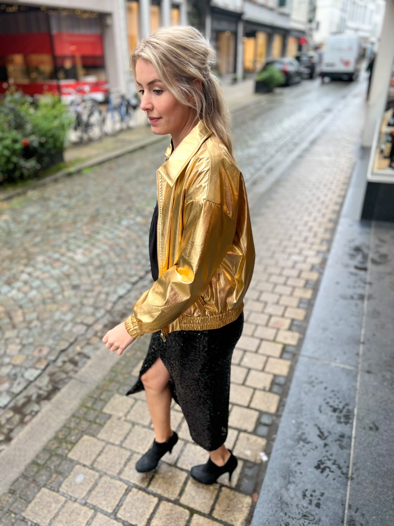 8719BBA3-3886-4527-A9BF-12EAE5755C80