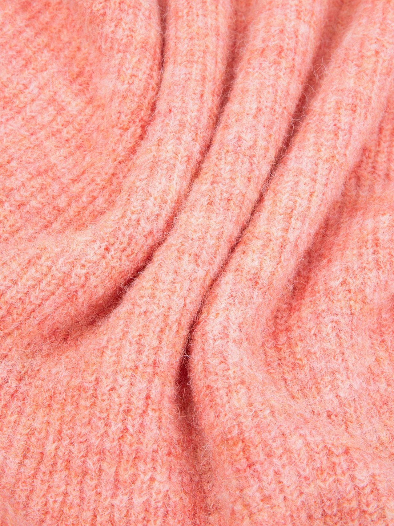 Knitted-sweater-Kiki-peach-detail