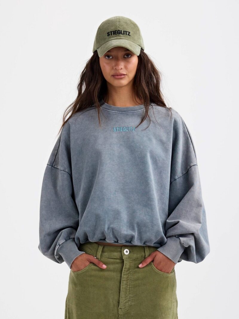 Basic worn out sweater grey