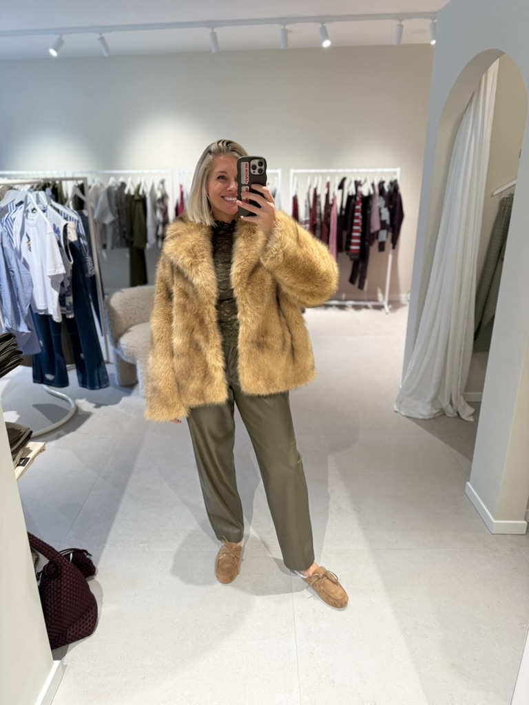 Live jacket muddy fur