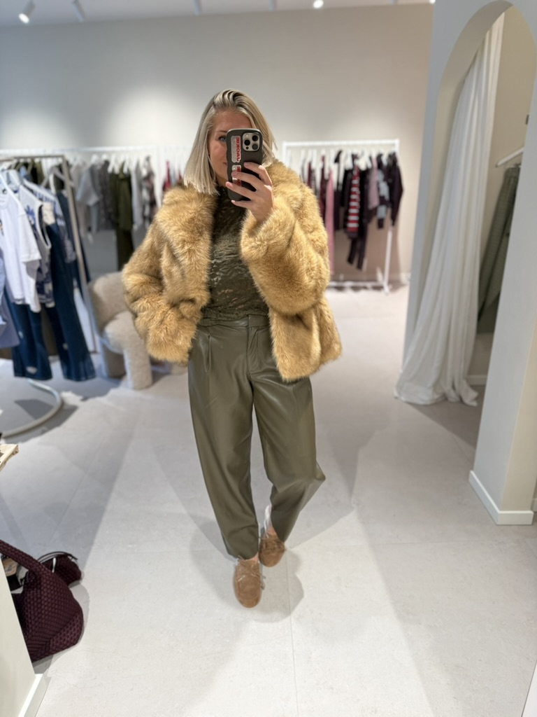 Live jacket muddy fur