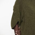 Mahani cape knit olive