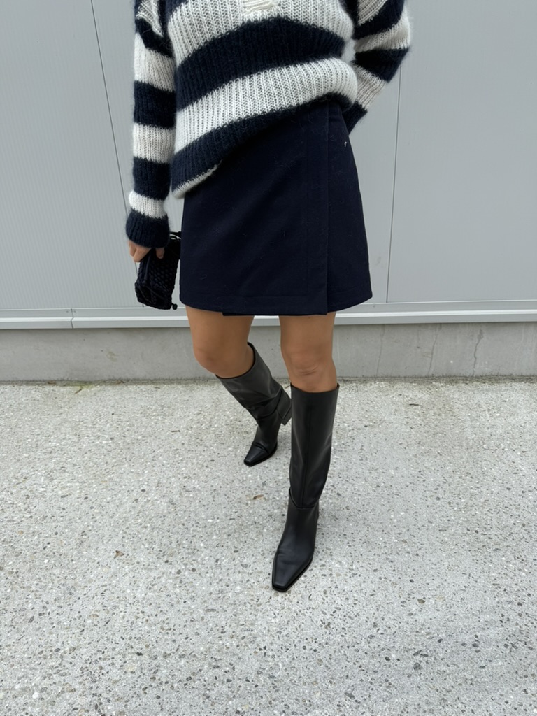 Indie skirt black iris